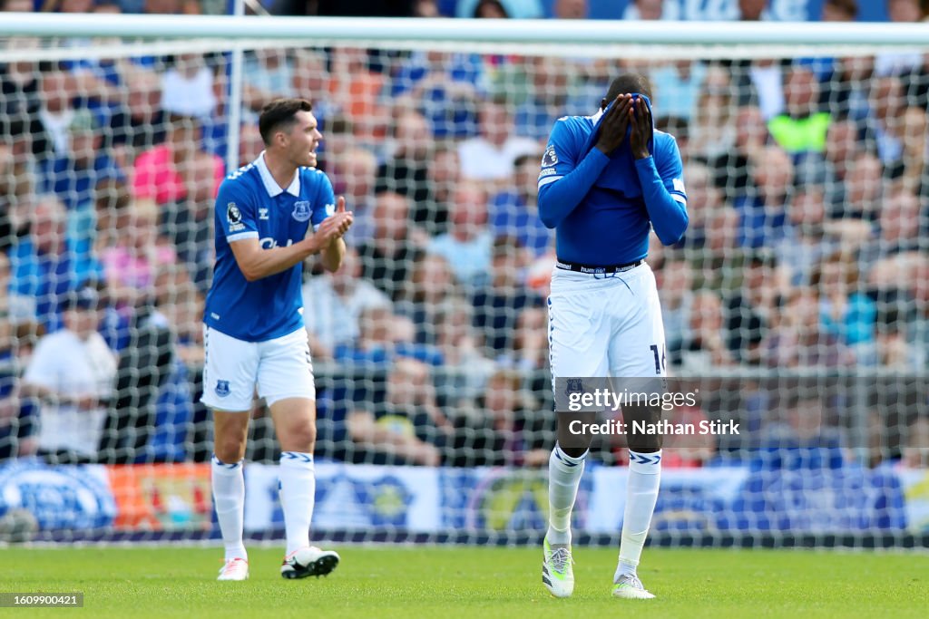 Everton FC v Fulham FC - Premier League