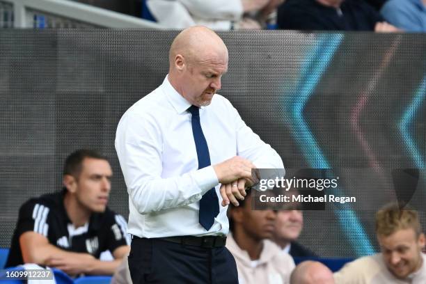 Sean Dyche, Manager of Everton, checks his watch at full time during the Premier League match between Everton FC and Fulham FC at Goodison Park on...