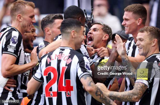 Sandro Tonali of Newcastle United celebrates with teammates after scoring the team's first goal during the Premier League match between Newcastle...