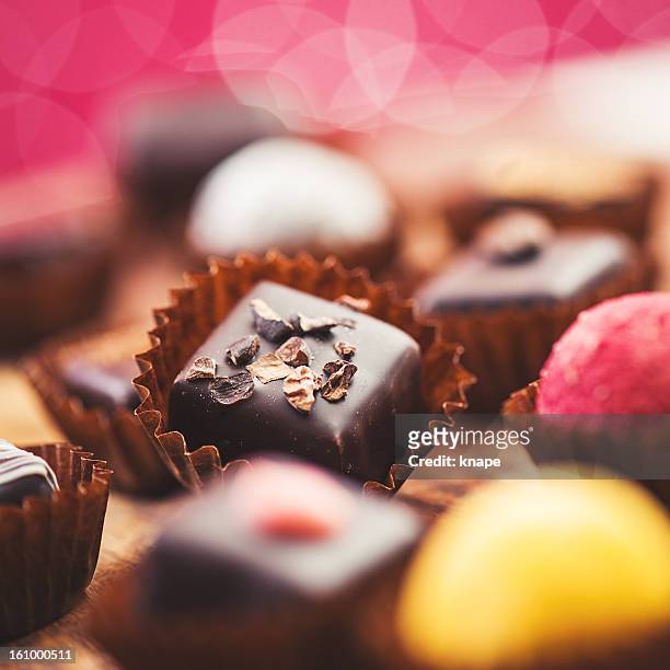 wunderschöne schokolade - chocolate box stock-fotos und bilder