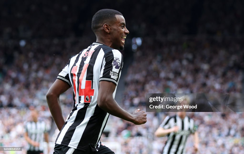 Newcastle United v Aston Villa - Premier League