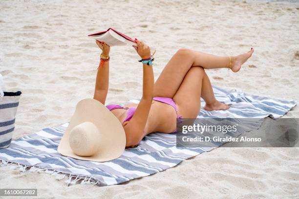 reading on vacation - blue white summer hat background stock pictures, royalty-free photos & images