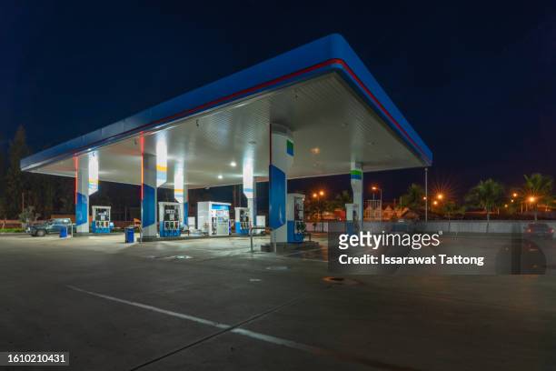 horizontal shot of a retail gasoline station and convenience store at dusk. - opec stock pictures, royalty-free photos & images