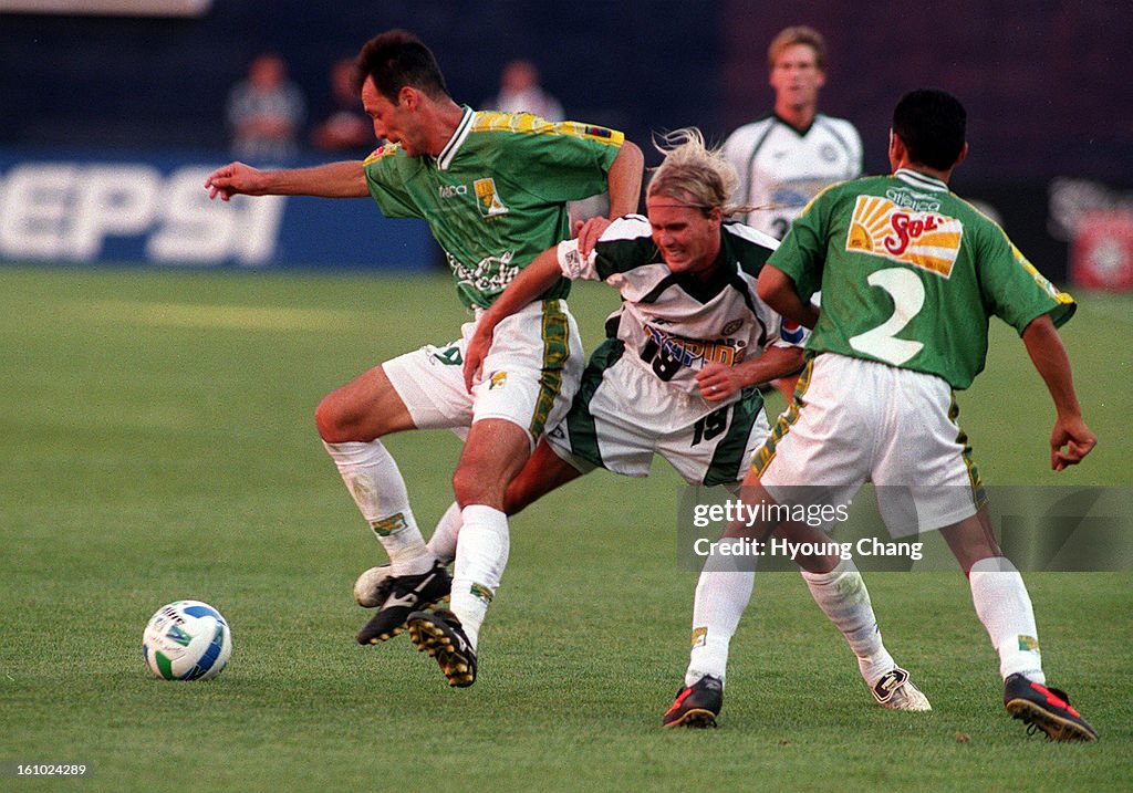 Colorado Chris Henderson chases the ball between Mexico Leon #19 Sigifedo Mercado Sainz and #2 Ricardo Cardena Martinez in the first half of 1998 Concacaf Champions Cup on Sunday at Mile High Stadium.