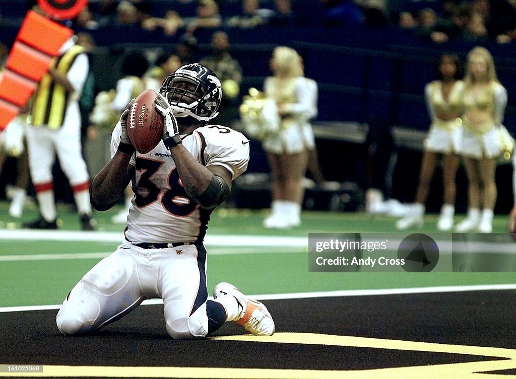 NEW ORLEANS,LA-BRX VS. SAINTS--Fourth touchdown is a charm for Mike Anderson and the Denver Broncos Sunday afternoon against the New Orleans Saints at the Louisiana Superdome Sunday afternoon. Anderson ran for over 250 yards in the Broncos victory. 38-23 
