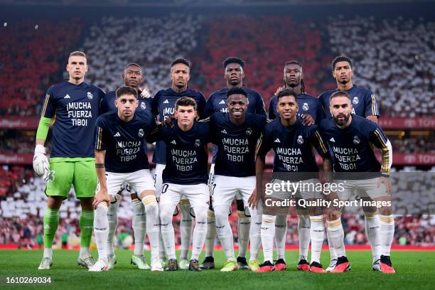 Players of Real Madrid CF line up for a photo prior to kick off during the LaLiga EA Sports match between Athletic Club and Real Madrid CF at Estadio...