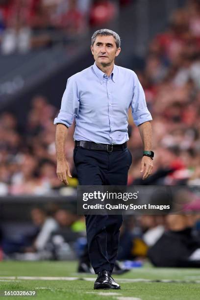 Head coach Ernesto Valverde of Athletic Club looks on during the LaLiga EA Sports match between Athletic Club and Real Madrid CF at Estadio de San...