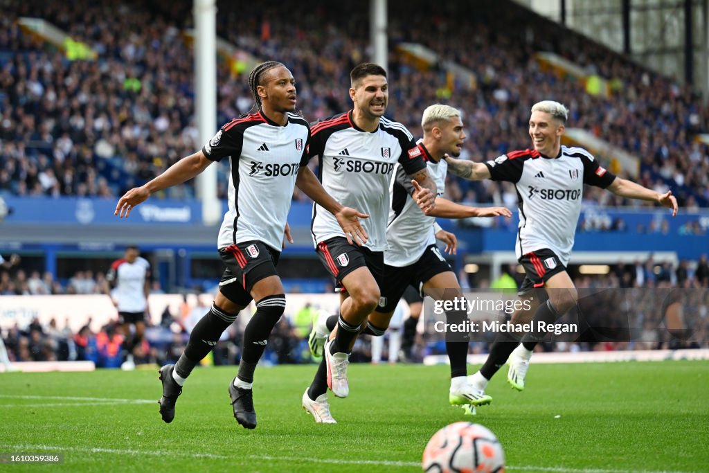 Everton FC v Fulham FC - Premier League