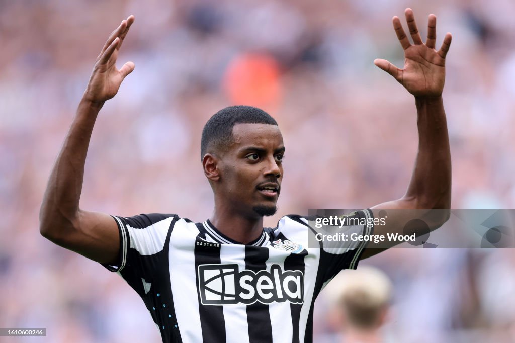 Newcastle United v Aston Villa - Premier League
