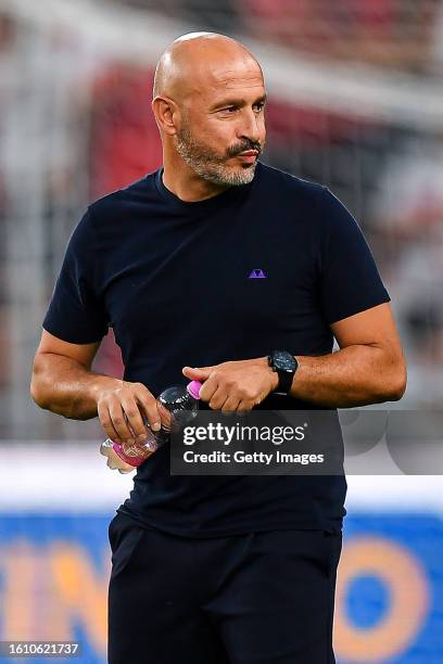 Vincenzo Italiano, head coach of Fiorentina, looks on prior to kick-off in the Serie A TIM match between Genoa CFC and ACF Fiorentina at Stadio Luigi...