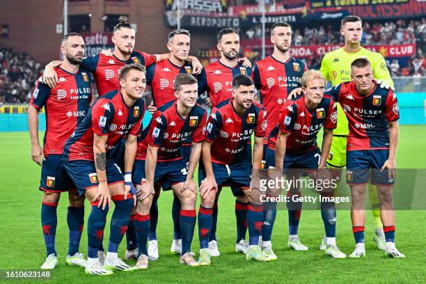 Players of Genoa pose for a team picture prior to kick-off in the Serie A TIM match between Genoa CFC and ACF Fiorentina at Stadio Luigi Ferraris on...