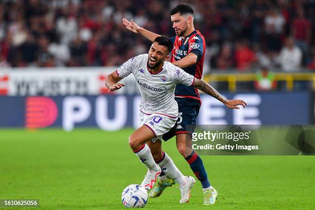 Nicolás González of Fiorentina and Aaron Martin of Genoa vie for the ball during the Serie A TIM match between Genoa CFC and ACF Fiorentina at Stadio...