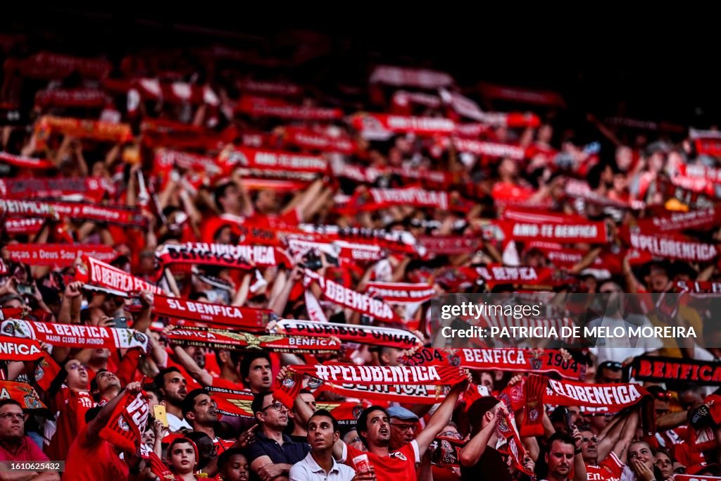 TOPSHOT-FBL-POR-LIGA-BENFICA-ESTRELA