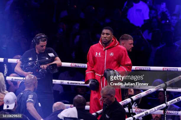 Anthony Joshua looks on as they prepare in the ring prior to the Heavyweight fight between Anthony Joshua and Robert Helenius at The O2 Arena on...