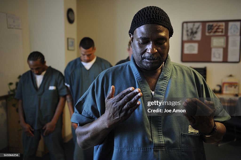 (KL) PRISONFAITH08h Michael Corbett performs leads the Friday prayer at Four Mile Corrections Facility. Corbett is serving life for murder. In the 1980s, he converted to Islam and since then has been a model prisoner and has become an Imam to help lead ot