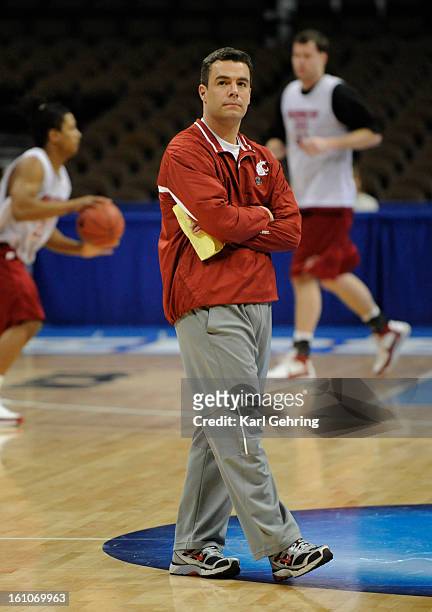 Washington State University basketball coach Tony Bennett ran his team through a light workout Wednesday afternoon, March 19, 2008 at the Pepsi...