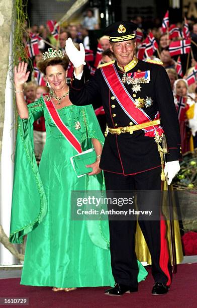King Harald and Queen Sonja of Norway attend the wedding of their son, Norwegian Crown Prince Haakon, and Mette-Marit Tjessem Hoiby August 25, 2001...
