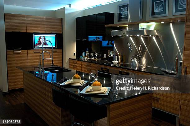 Four Seasons Hotel And Tower Photos and Premium High Res Pictures ...
