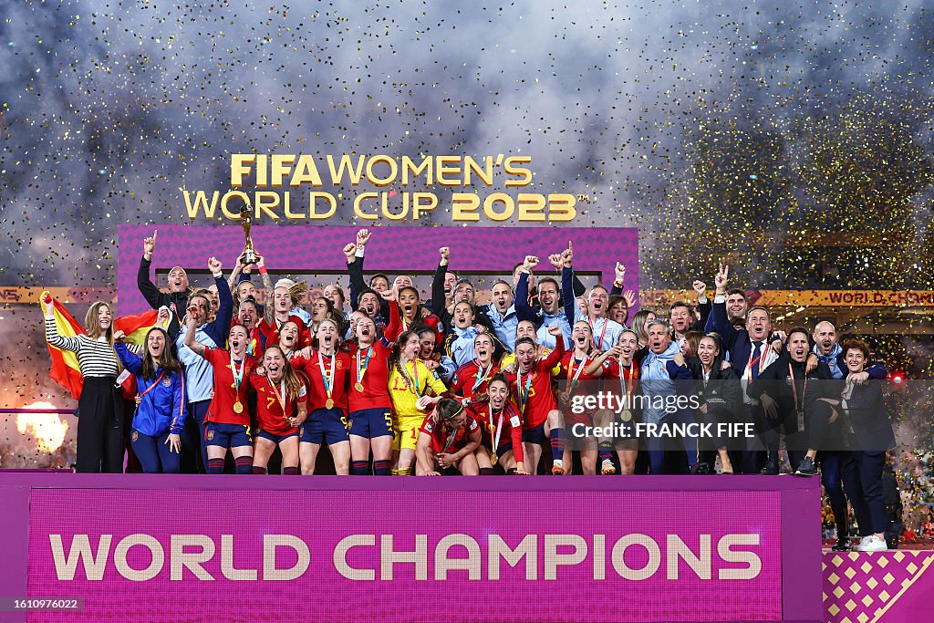 TOPSHOT-FBL-WC-2023-WOMEN-MATCH64-ESP-ENG-PODIUM