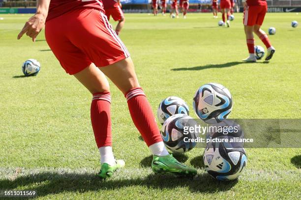 August 2023, Berlin: Regionalliga women: Hertha BSC - Union Berlin. A Union Berlin player kicks several balls simultaneously before the women's...