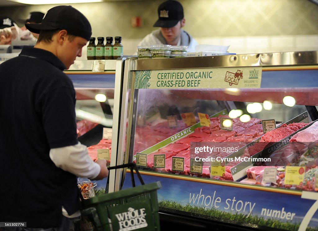 FEXXFDARAPAHOEBEEF_CM55 Start to finish story on organic grass fed beef from the Arapaho Ranch in Wyoming. Shoppers inspect the beef in the case at the Whole Foods Market in Boulder on Tuesday, September 22, 2009. Cyrus McCrimmon, The Denver Post