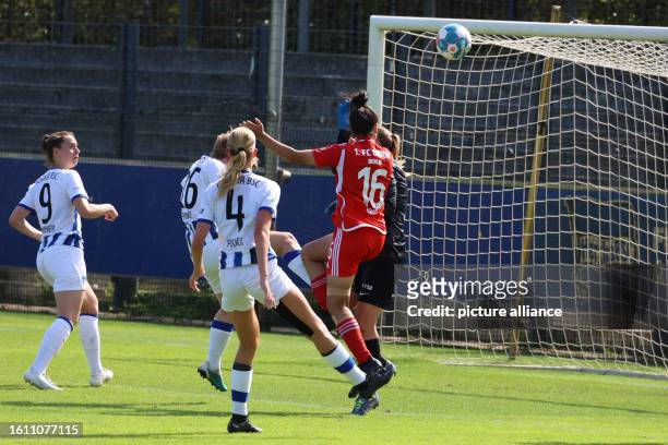 August 2023, Berlin: Regionalliga women: Hertha BSC - Union Berlin. Union's Sarah Abu Sabbah heads in to make it 1:3 in the Regionalliga match...