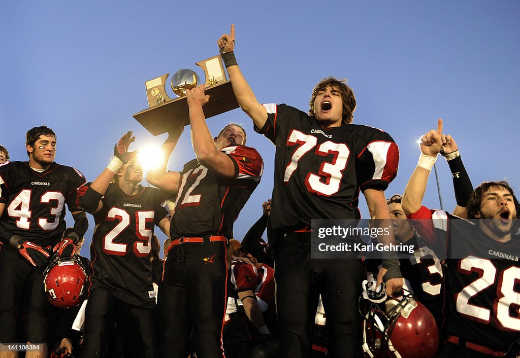 The Elizabeth High School football team defeated Glenwood Springs