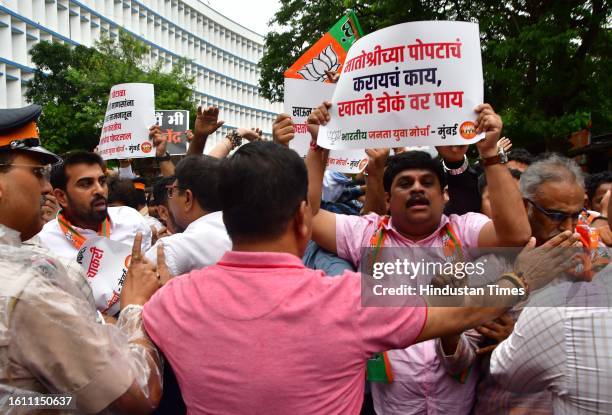 Bharatiya Janata Yuva Morcha activists protest against Shiv Sena mouthpiece Saamana and Uddhav Thackeray for using inappropriate abusive language, at...