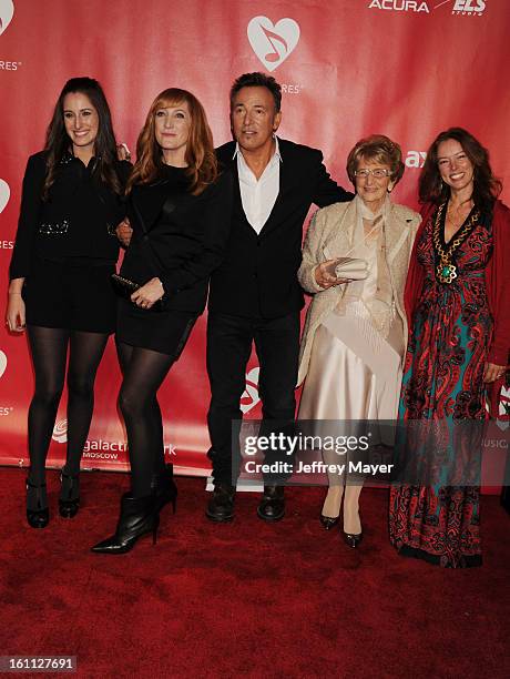 Ruby Roth Pamela Springsteen 30 Pamela Springsteen Stock Photos, High-Res Pictures, and Images ...