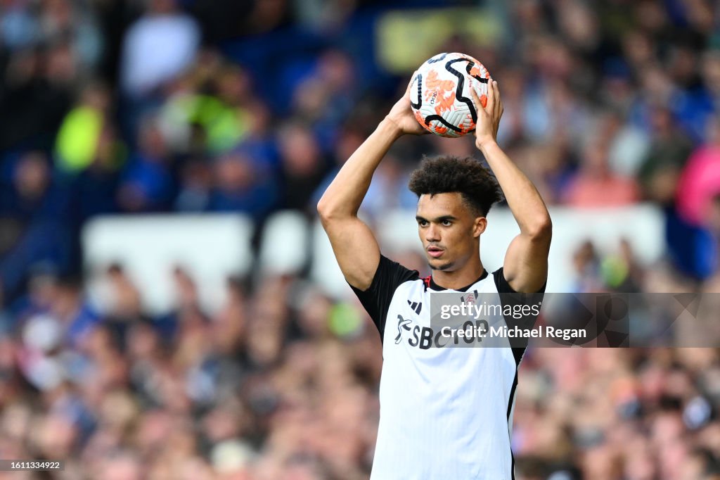 Everton FC v Fulham FC - Premier League