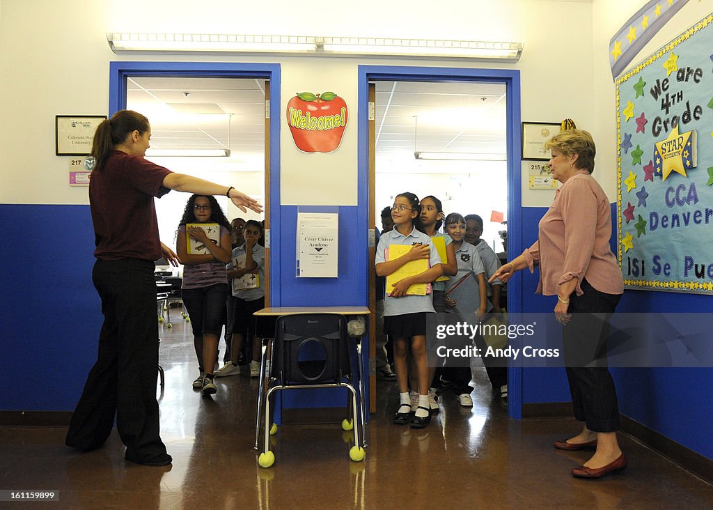 DENVER, CO--AUGUST 23RD 2009-- Cesar Chavez Academy of Denver teachers, Stephenie Jarrett, left, and Pamela Kelly, right, exchange 4th grade students Tuesday morning after Kelly taught a writing exercise and Jarrett taught mathmatics. THE DENVER POST/ANDY