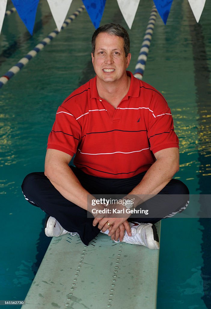 Cherry Creek High School swim coach Eric Craven posed for a... Photo  d'actualité - Getty Images