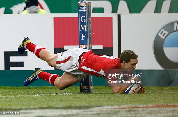 George North of Wales scores the opening try during the RBS Six Nations match between France and Wales at Stade de France on February 9, 2013 in...