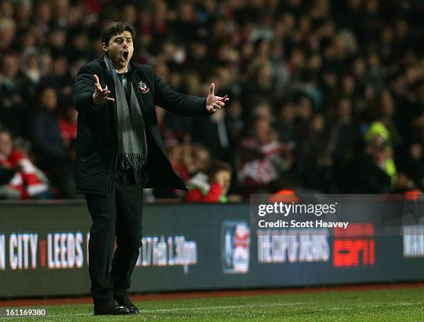 Manager Mauricio Pochettino of Southampton gestures during the Barclays Premier League match between Southampton and Manchester City at St Mary's...