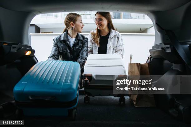 People Loading Luggage 42 Laughing Friends Loading Luggage Into Car Stock Photos, High-Res ...