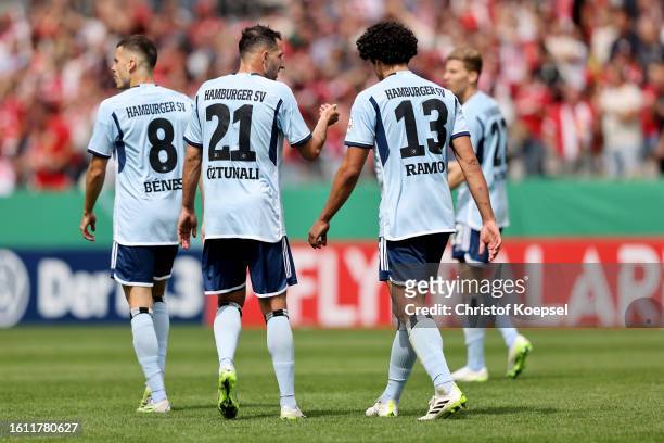 Levin Oeztunali and Guilherme Ramos of Hamburg react after Essen scored the second goal to 2-2 during the DFB cup first round match between Rot-Weiss...