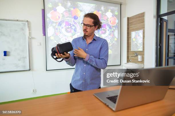 lecture virtual reality - virtual reality simulator presentation stockfoto's en -beelden