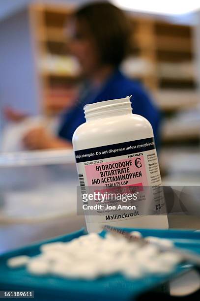 Acetaminophen and hydrocodone bitartrate 500 mg / 5 mg at the new Kaiser Permanente office and pharmacy in Castle Rock, Colorado, Tuesday, March 13,...