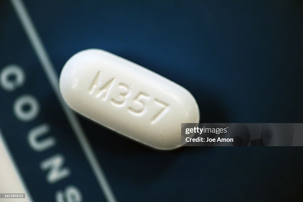 Acetaminophen and hydrocodone bitartrate 500 mg / 5 mg at the new Kaiser Permanente office and pharmacy in Castle Rock, Colorado, Tuesday, March 13, 2012. Joe Amon, The Denver Post