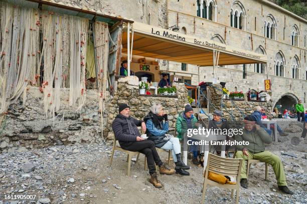 beach dining in italy - camogli bildbanksfoton och bilder