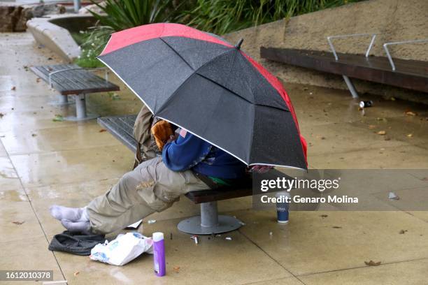 Homeless While Raining 406 Rain Homeless Shelter Stock Photos, High-Res Pictures, and Images ...