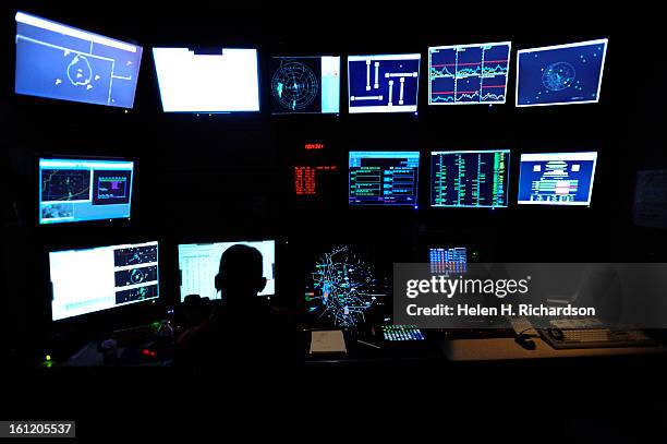 Terminal Approach Controllers 25 Terminal Radar Approach Control Center Stock Photos, High-Res ...