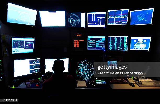 Terminal Approach Controllers 26 Terminal Radar Approach Control Center Stock Photos, High-Res ...