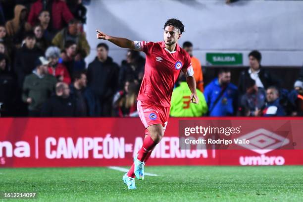 Marco Di Cesare of Argentinos Juniors celebrates after scoring the team´s first goal during a match between Argentinos Juniors and River Plate as...