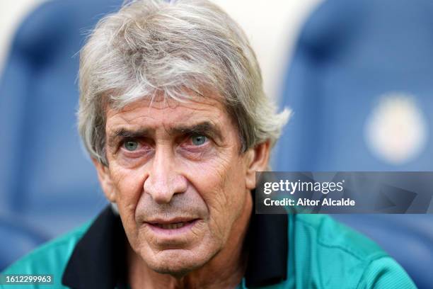 Manuel Pellegrini, Head Coach of Real Betis, looks on prior to the LaLiga EA Sports match between Villarreal CF and Real Betis at Estadio de la...