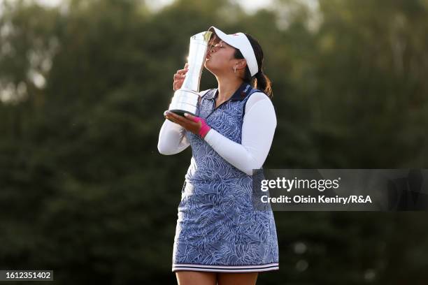 Lilia Vu of the United States kisses the AIG Women's Open trophy on the 18th green on Day Four of the AIG Women's Open at Walton Heath Golf Club on...