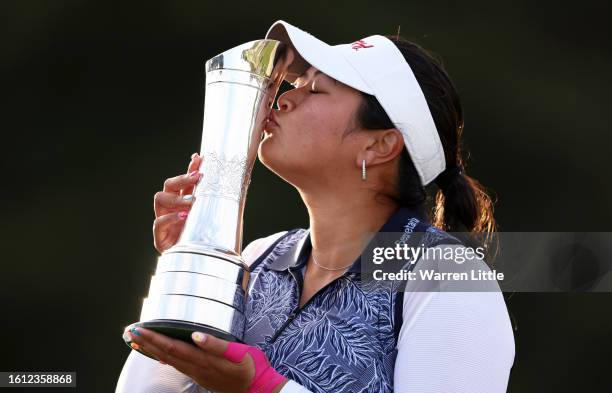 Lilia Vu of the United States kisses the AIG Women's Open Trophy on Day Four of the AIG Women's Open at Walton Heath Golf Club on August 13, 2023 in...