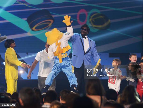 Host Shaquille O'Neal high fives Denver Nuggets/NBA mascot Rocky onstage at the Third Annual Hall of Game Awards hosted by Cartoon Network at Barker...