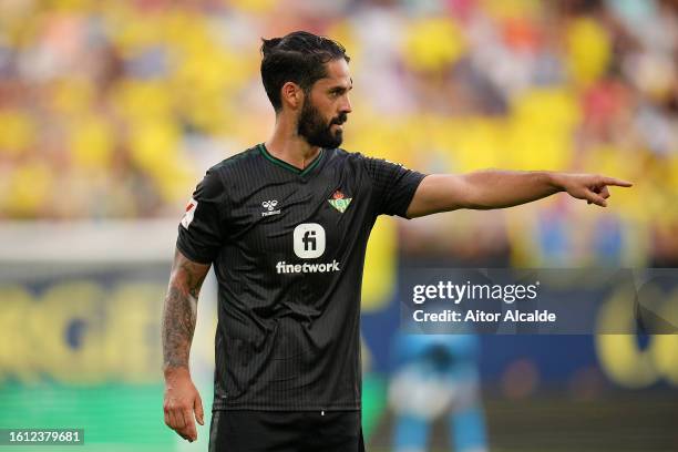 Isco of Real Betis gestures during the LaLiga EA Sports match between Villarreal CF and Real Betis at Estadio de la Ceramica on August 13, 2023 in...