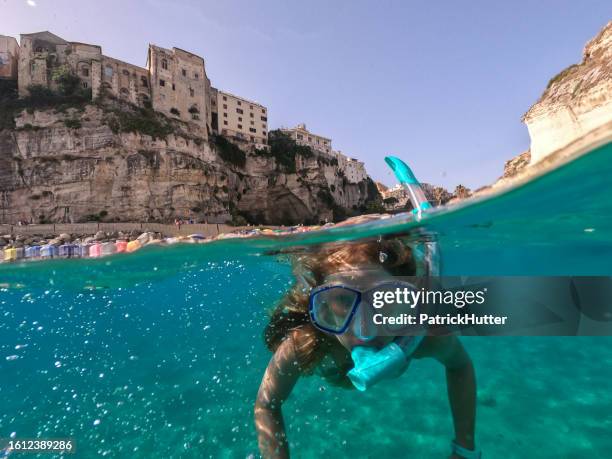 tauchen in tropea - kalabrien stock-fotos und bilder